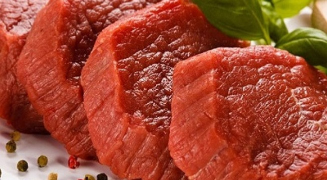  Thịt lợn, cá, gà, những loại thịt có màu đỏ hoặc thịt chế biến sẵn